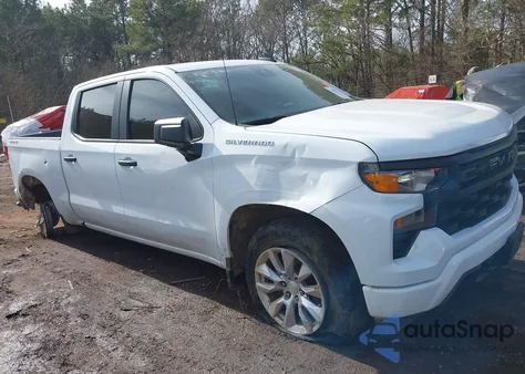 2024 Chevrolet Silverado K1500 Custom z USA, uszkodzony, nr VIN 3GCPDBEK4RG304028